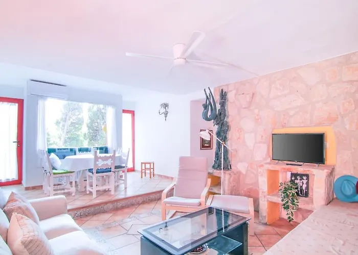 With Communal Pool Muralla Roja 0505 *